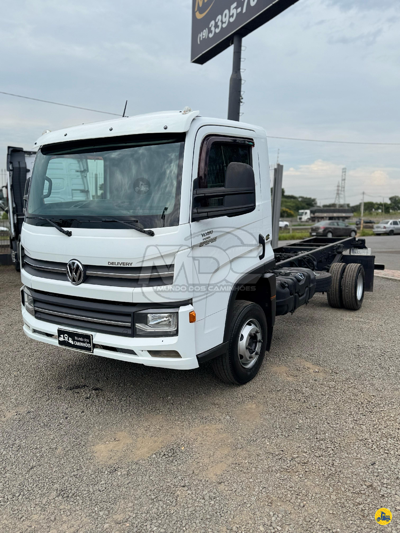 CAMINHAO VOLKSWAGEN VW 11180 Chassis 3/4 4x2 Mundo dos Caminhões SUMARE SÃO PAULO SP